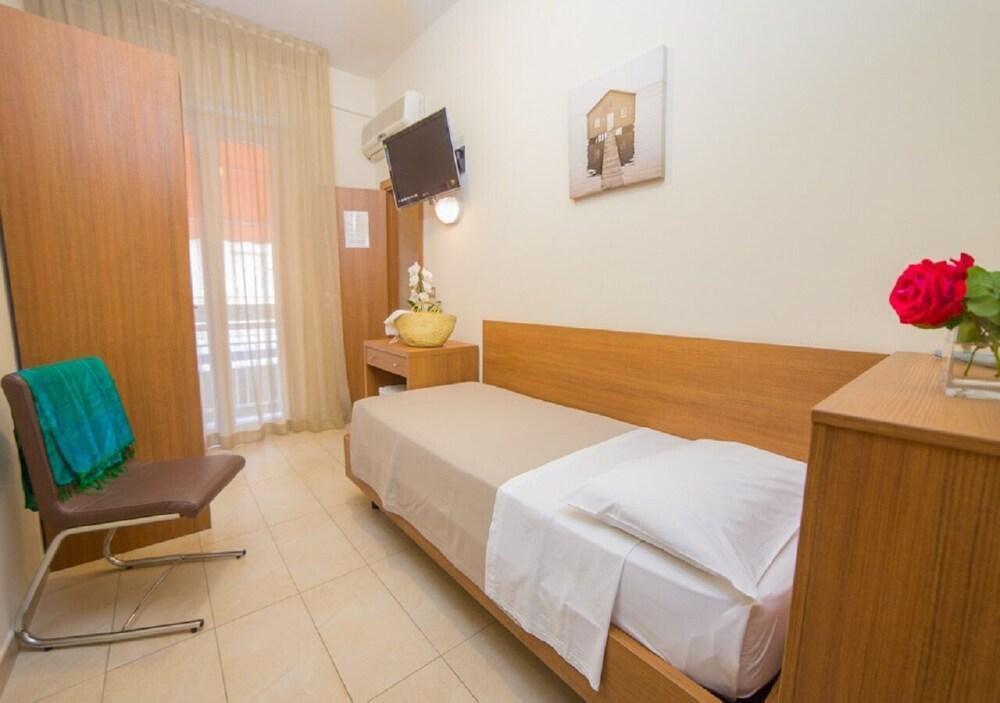 Mediterraneo Hotel & Suites Cattolica Luaran gambar