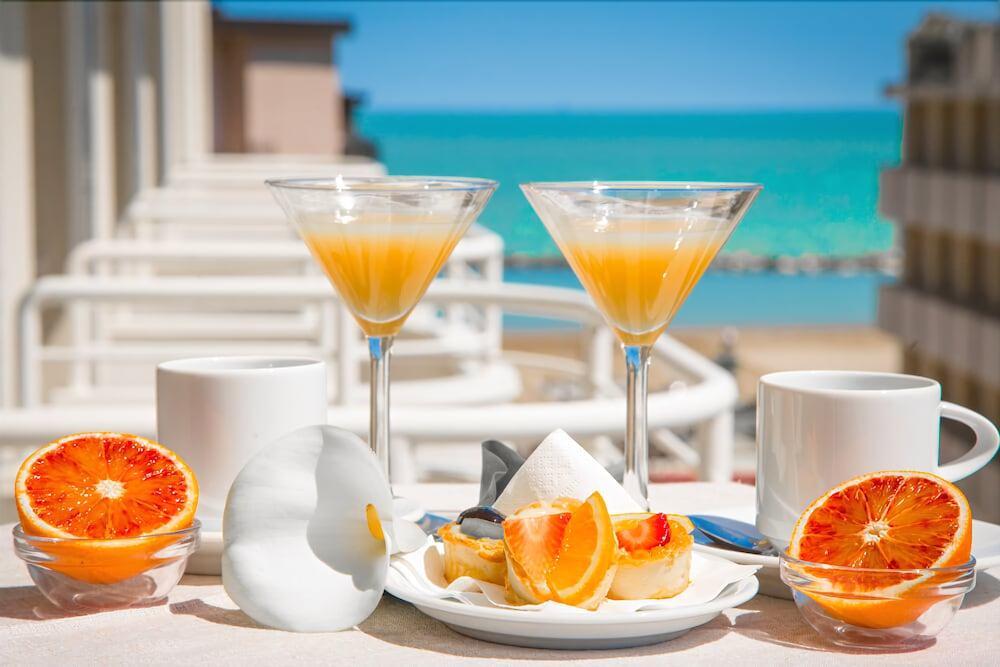Mediterraneo Hotel & Suites Cattolica Luaran gambar