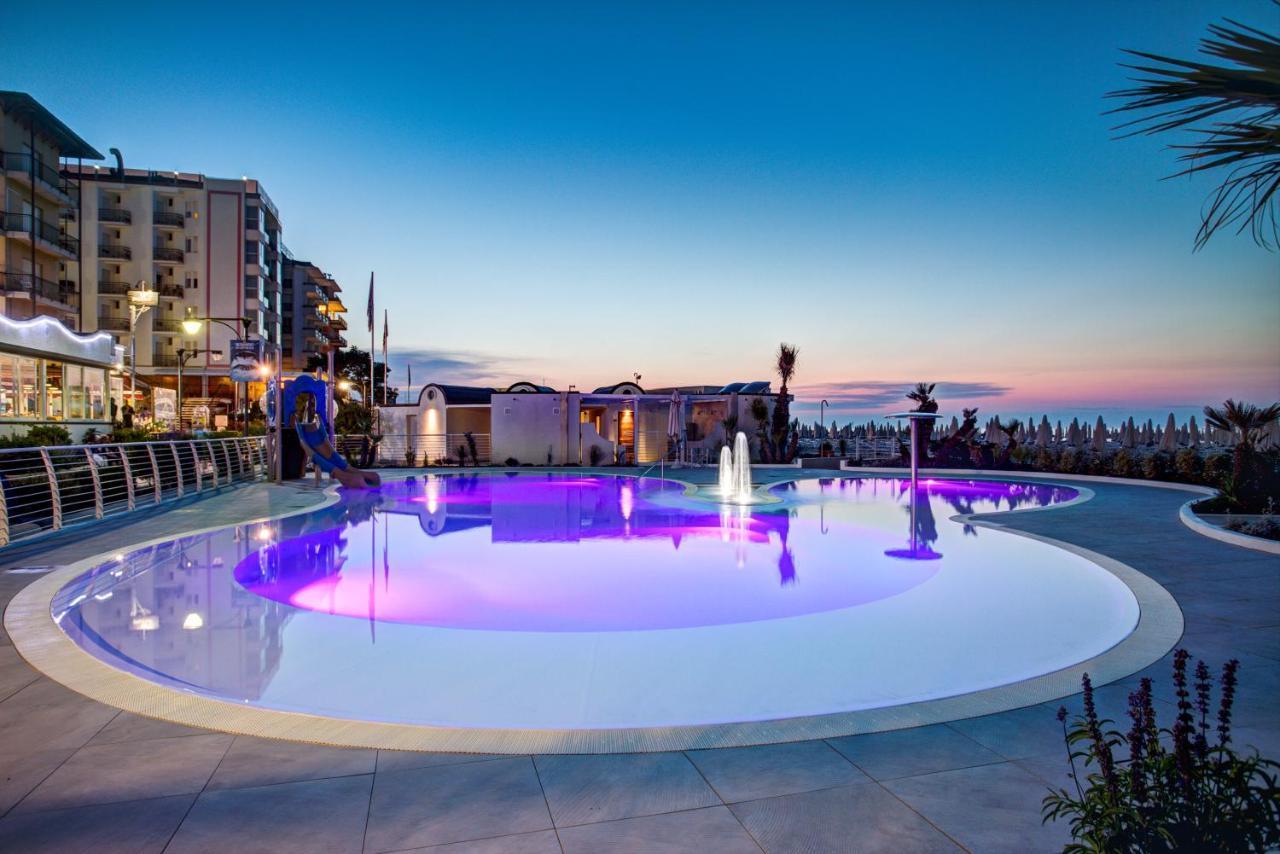 Mediterraneo Hotel & Suites Cattolica Luaran gambar
