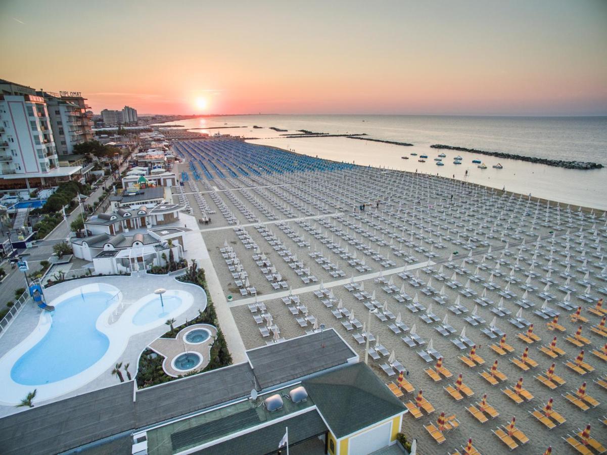Mediterraneo Hotel & Suites Cattolica Luaran gambar