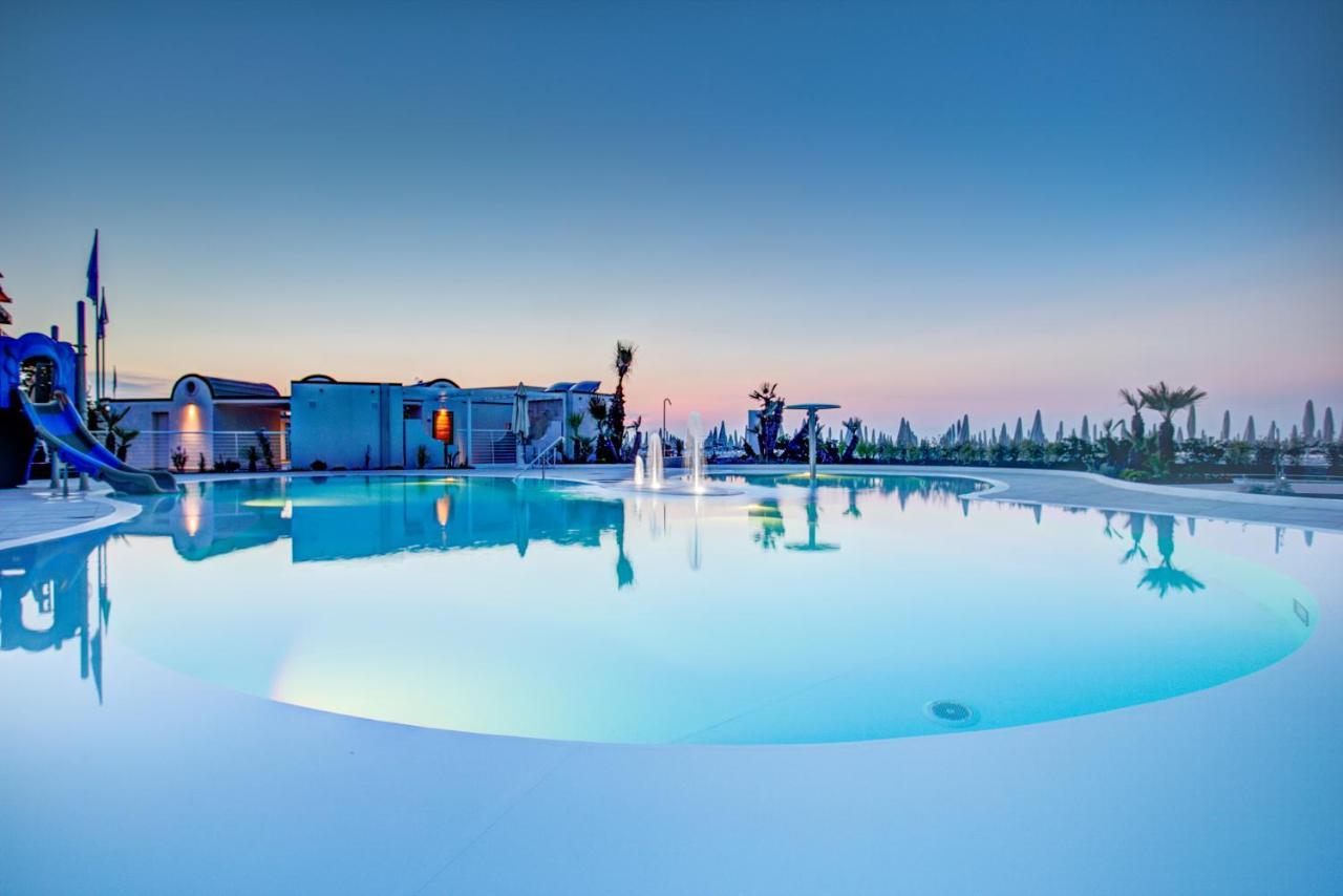 Mediterraneo Hotel & Suites Cattolica Luaran gambar