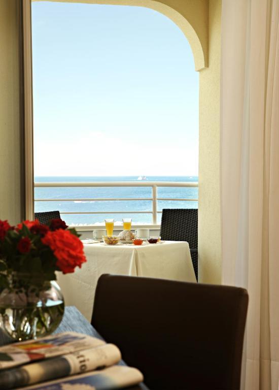 Mediterraneo Hotel & Suites Cattolica Luaran gambar