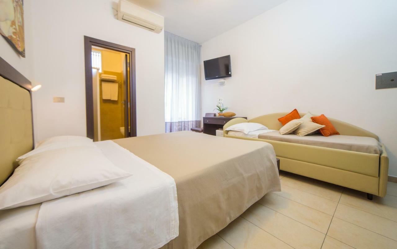 Mediterraneo Hotel & Suites Cattolica Luaran gambar