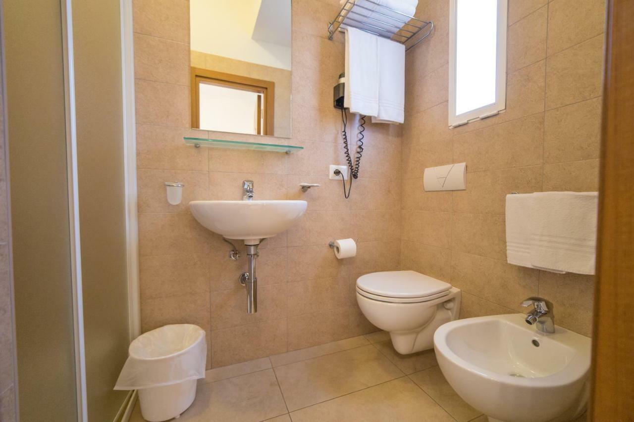 Mediterraneo Hotel & Suites Cattolica Luaran gambar