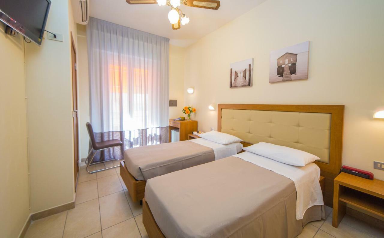 Mediterraneo Hotel & Suites Cattolica Luaran gambar