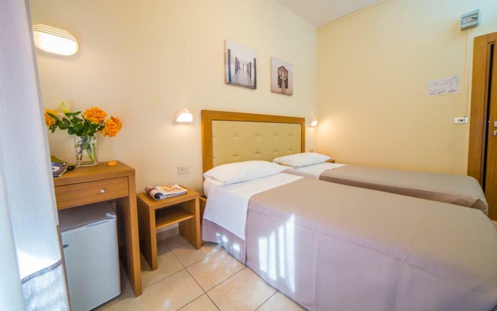 Mediterraneo Hotel & Suites Cattolica Luaran gambar