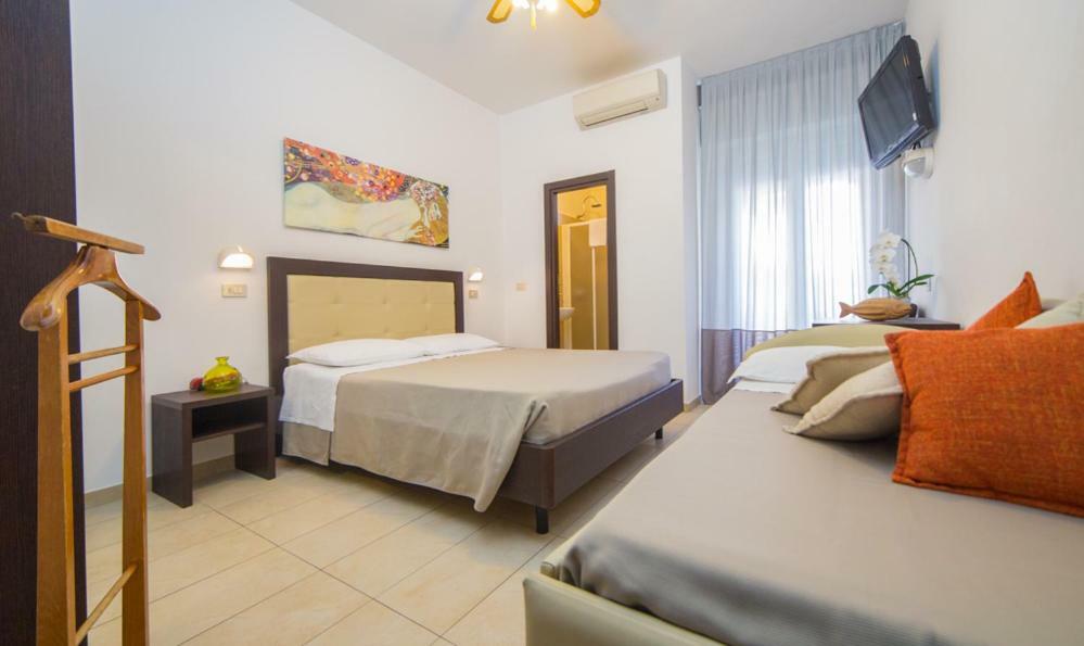 Mediterraneo Hotel & Suites Cattolica Luaran gambar