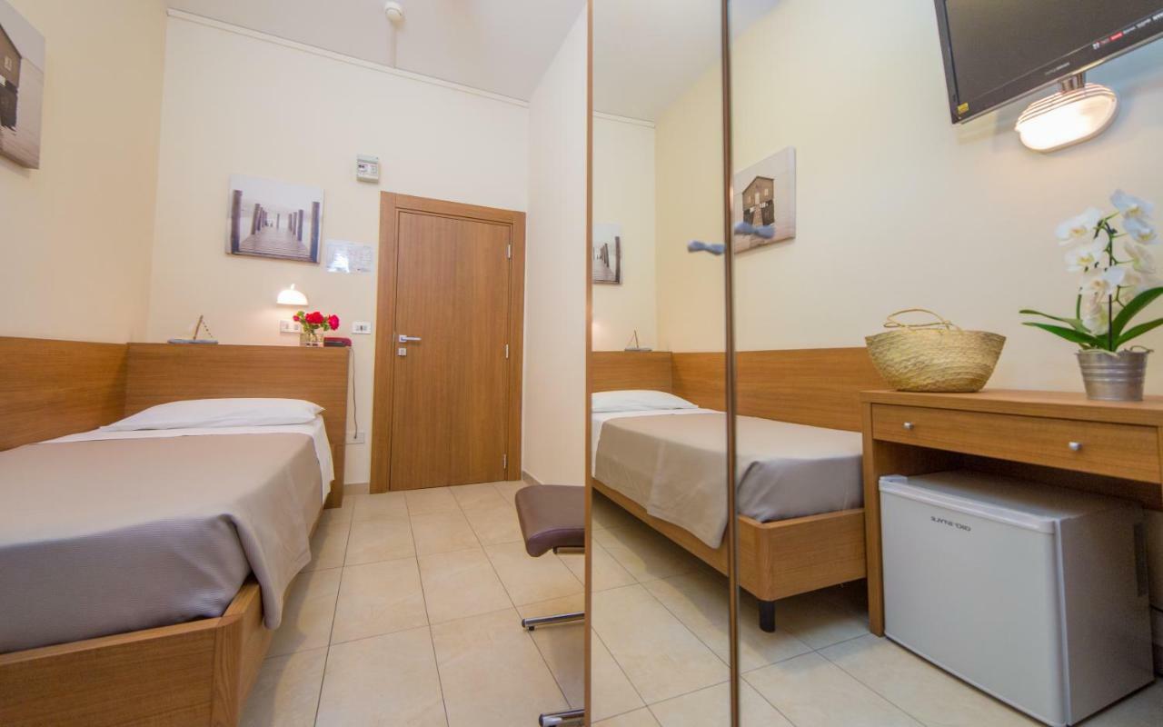 Mediterraneo Hotel & Suites Cattolica Luaran gambar