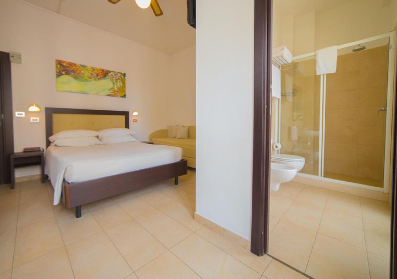 Mediterraneo Hotel & Suites Cattolica Luaran gambar