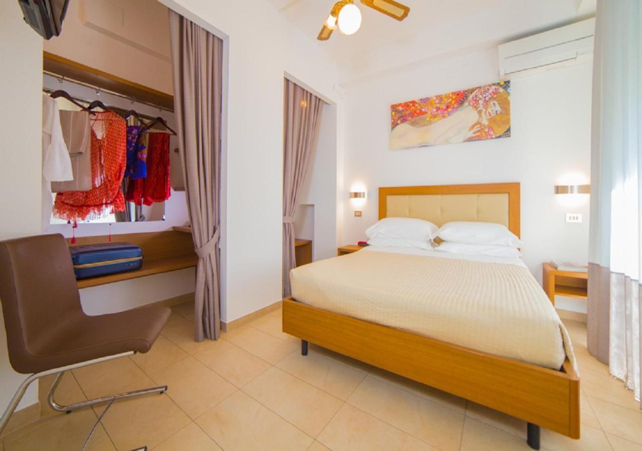 Mediterraneo Hotel & Suites Cattolica Luaran gambar