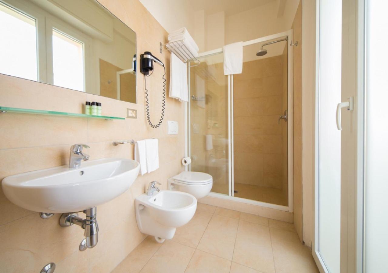 Mediterraneo Hotel & Suites Cattolica Luaran gambar