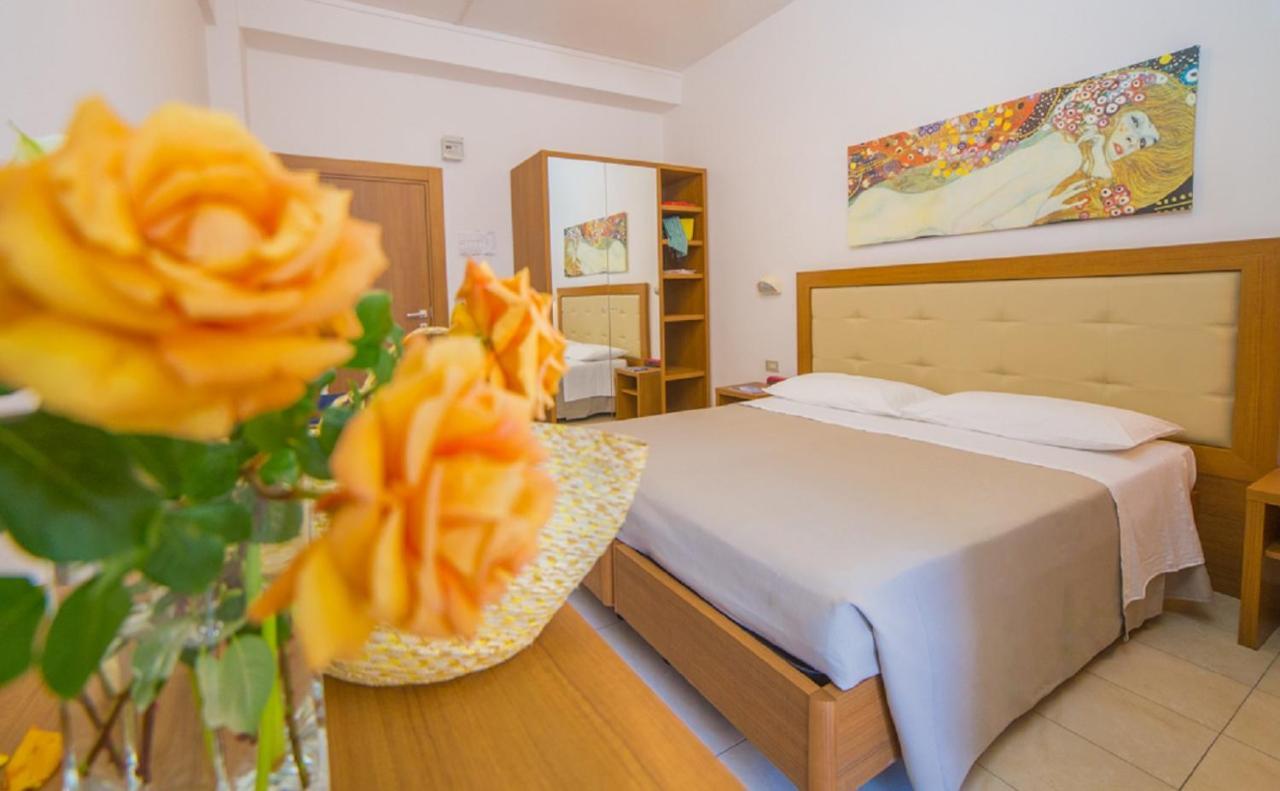 Mediterraneo Hotel & Suites Cattolica Luaran gambar