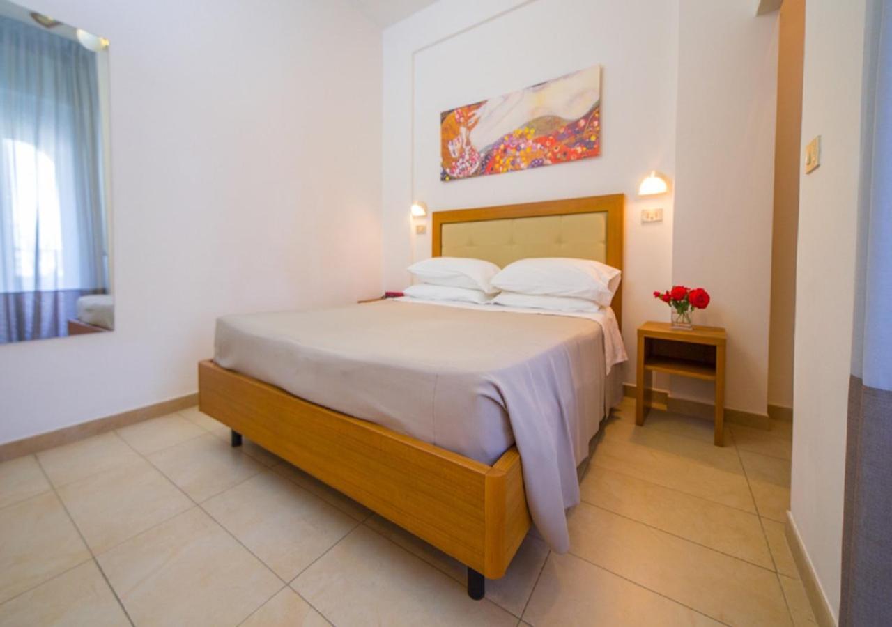 Mediterraneo Hotel & Suites Cattolica Luaran gambar
