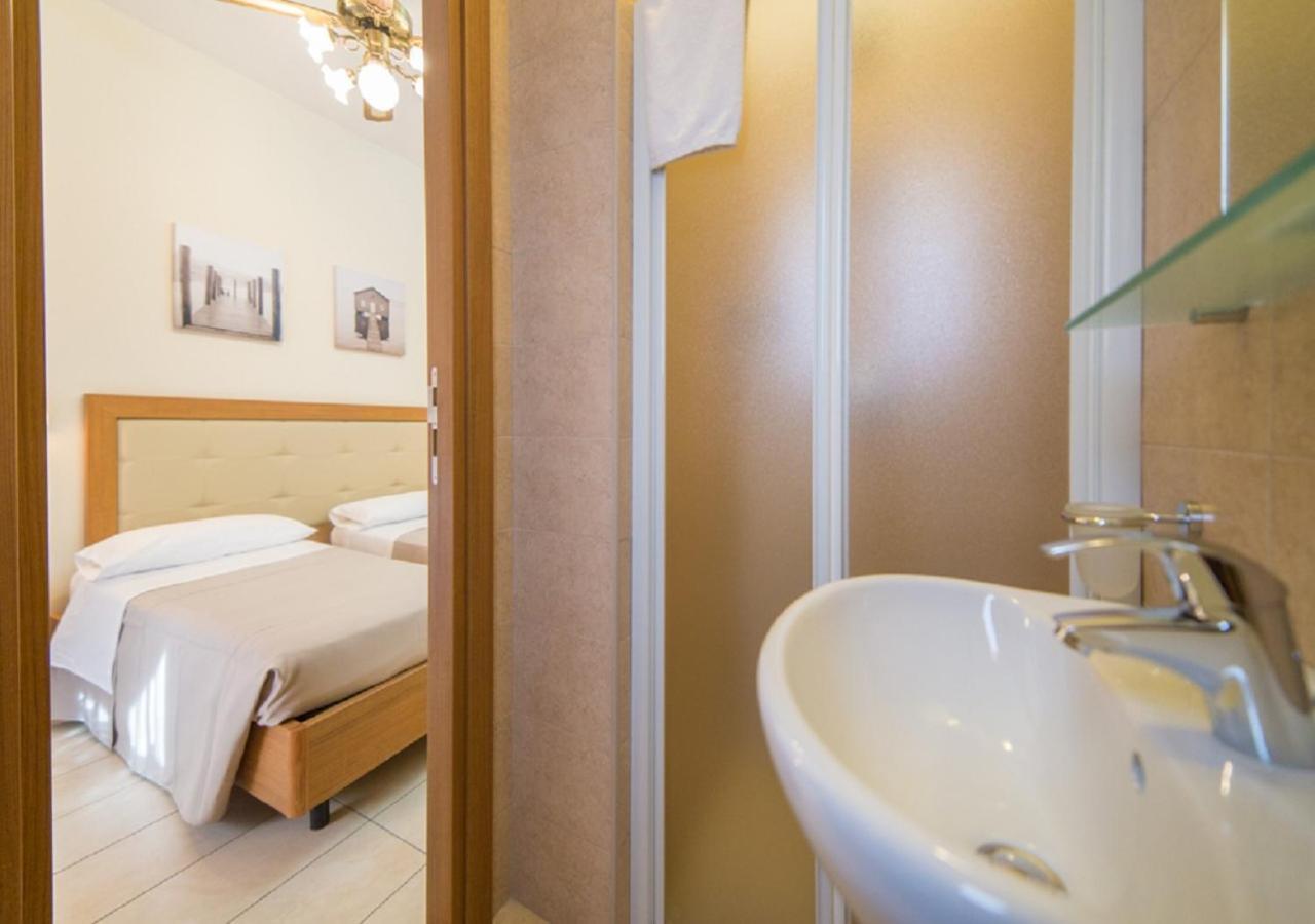 Mediterraneo Hotel & Suites Cattolica Luaran gambar