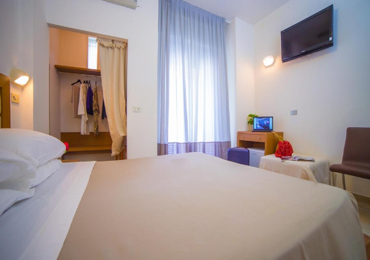 Mediterraneo Hotel & Suites Cattolica Luaran gambar