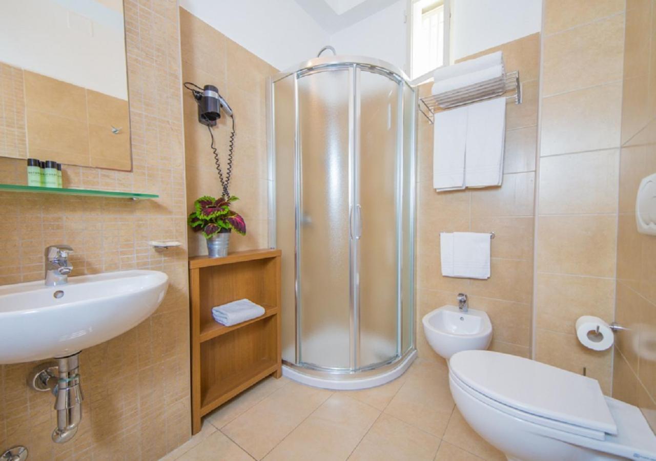 Mediterraneo Hotel & Suites Cattolica Luaran gambar